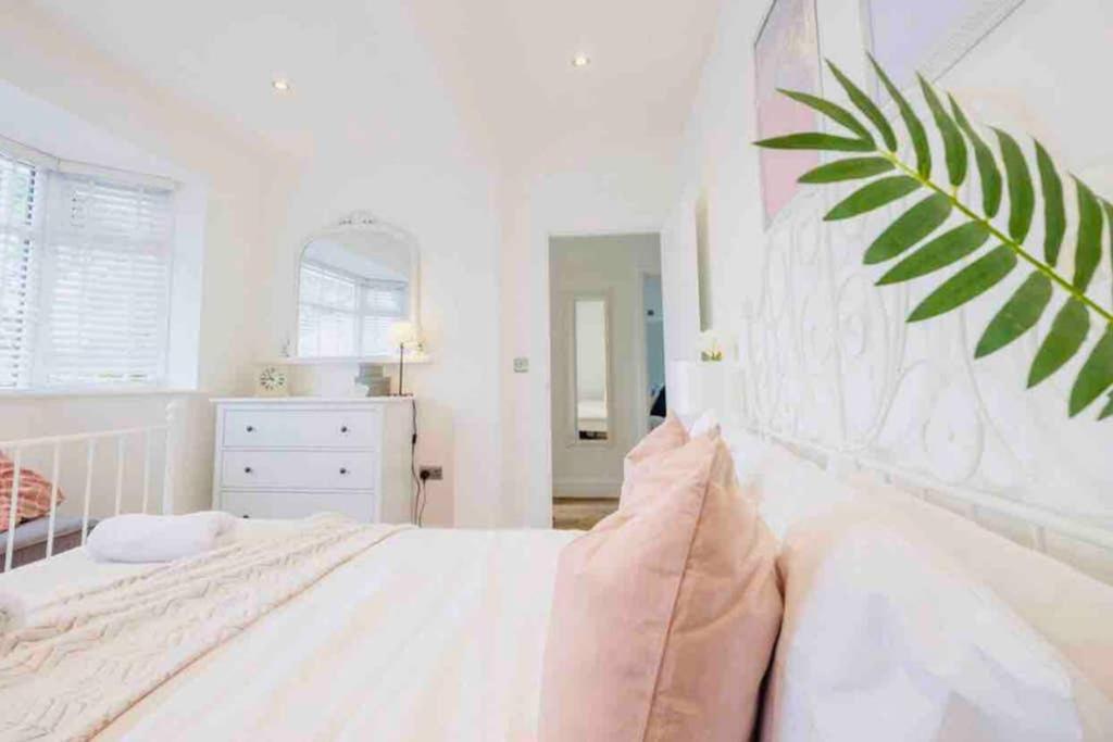 Gorgeous Luxury Chalet, New Forest & Coast & Hordle Exterior foto